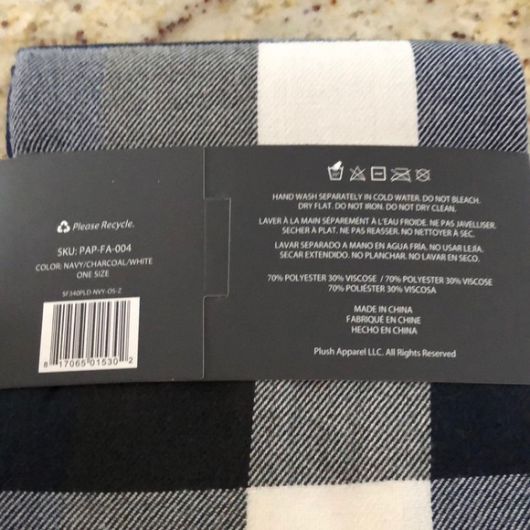 🎉HP🎉NWT Plush ultra soft plaid scarf with fringe - Picture 5 of 7